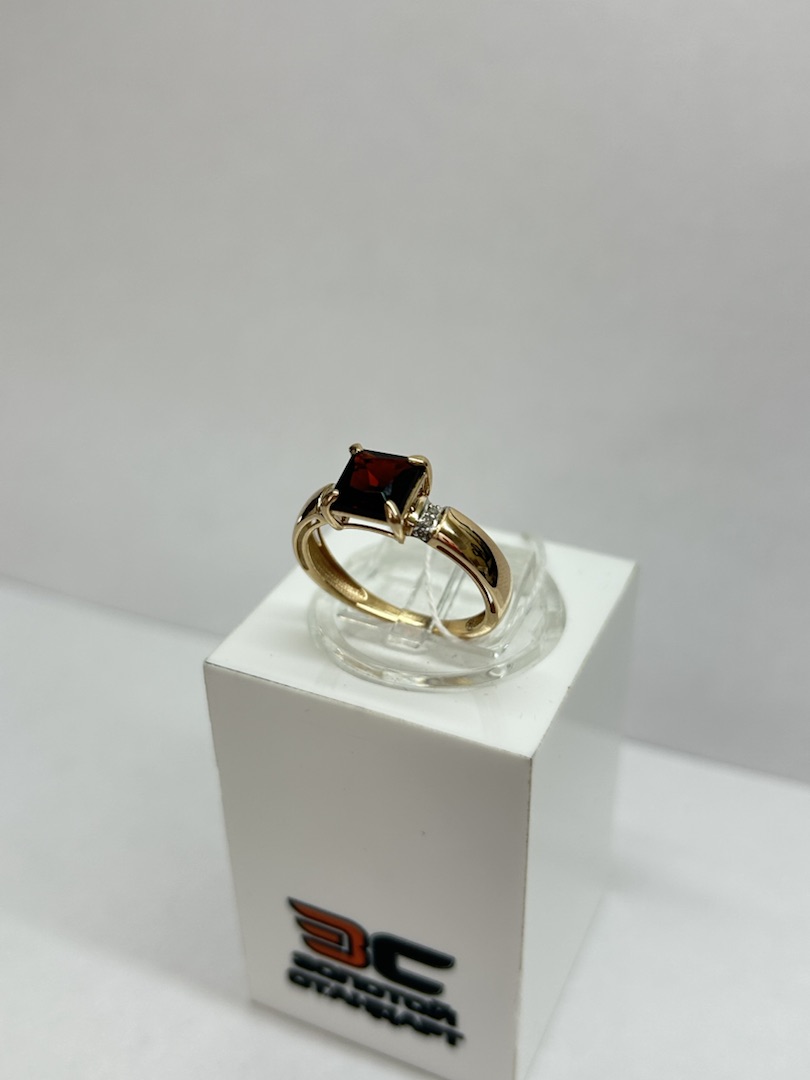 КОЛЬЦО С КАМНЯМИ (Au 585)