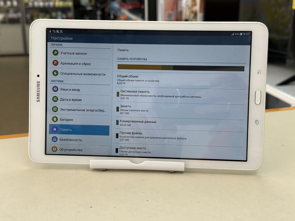 Планшет Samsung SM-T561