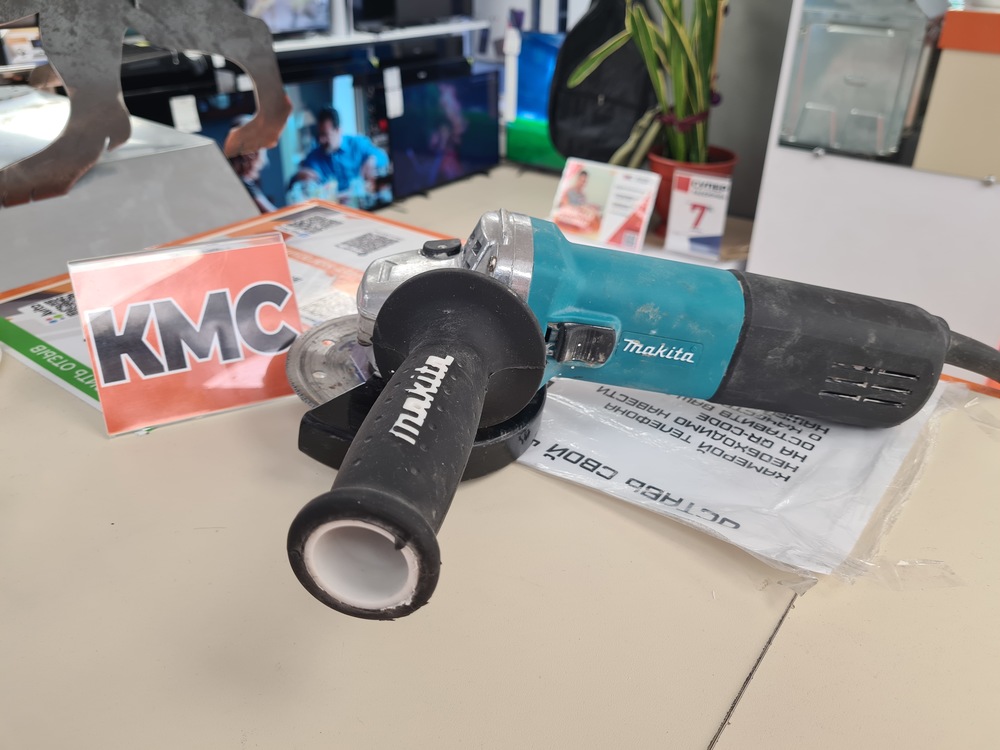 Угловая шлифмашина Makita 9558HN