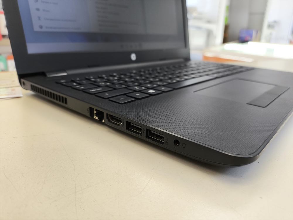 Ноутбук HP 15-rb012ur; E2-9000e, Radeon R2 series, 4 Гб, Нет, 500 Гб