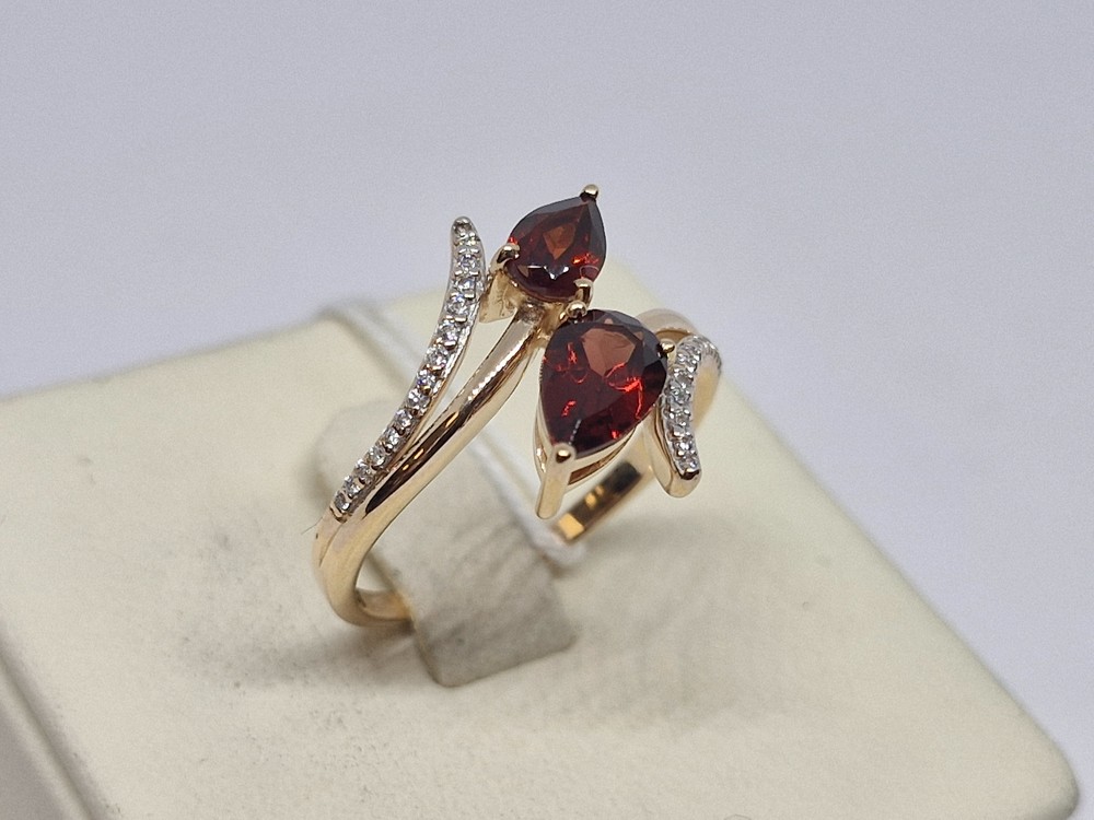 КОЛЬЦО С КАМНЯМИ (Au 585)