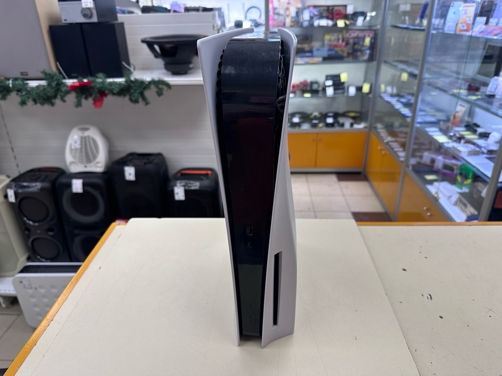 Игровая приставка PlayStation 5 825Gb (С дисководом)