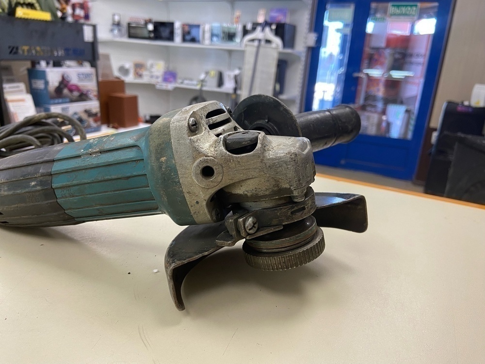 Угловая шлифмашина Makita GA5030