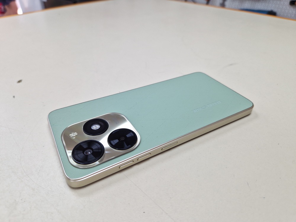 Смартфон Tecno Spark 20C 4/128
