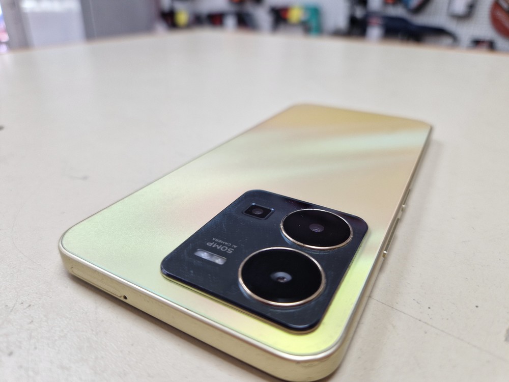 Смартфон Vivo Y35 4/128