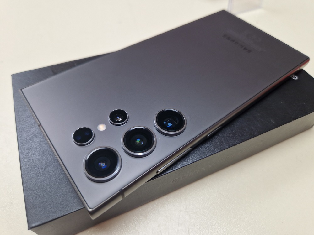Смартфон Samsung Galaxy S24 Ultra 12/256