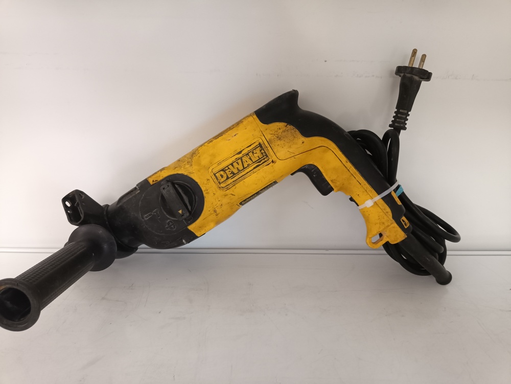 Перфоратор Dewalt D25123