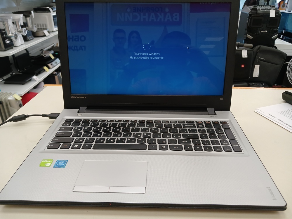 Ноутбук Lenovo 300-15IBR; Pentium N3710, GeForce 920MX, 4 Гб, Нет, 500 Гb