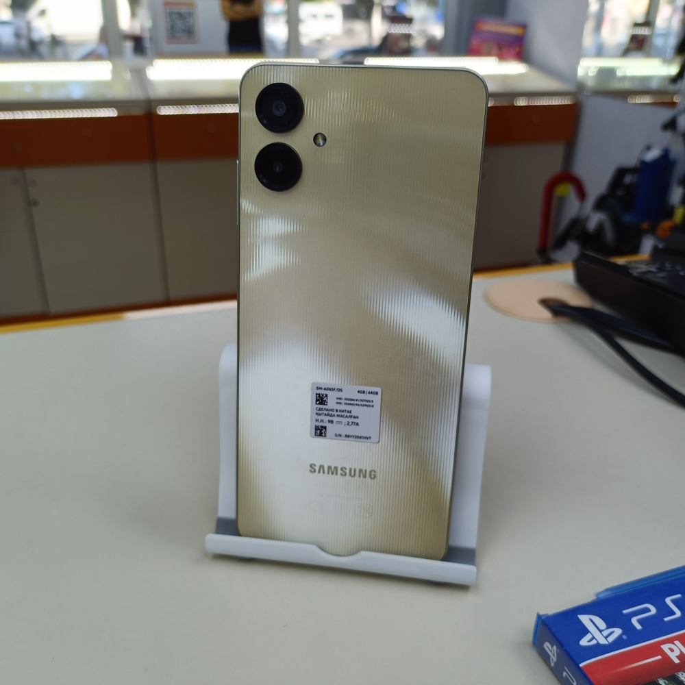 Смартфон Samsung Galaxy A06 4/64