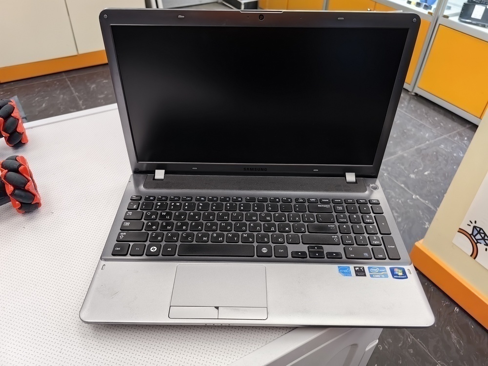 Ноутбук Samsung NP350V5C; Core i5-3210M, Intel HD Graphics 4000, 4 Гб, 500 Гб