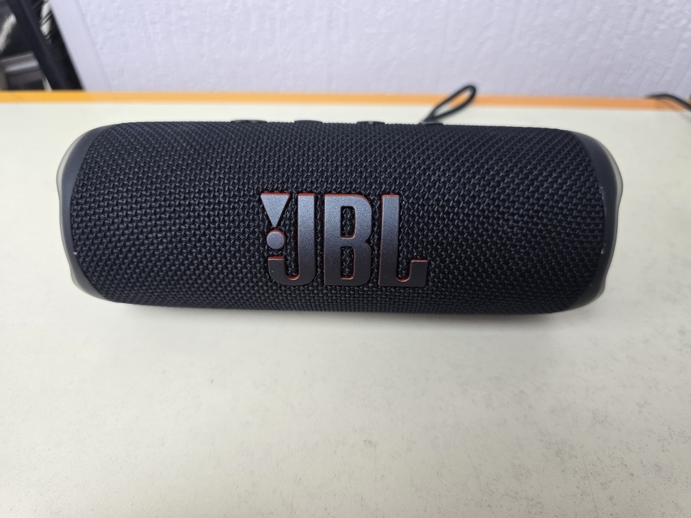 Портативная акустика JBL Flip 6;