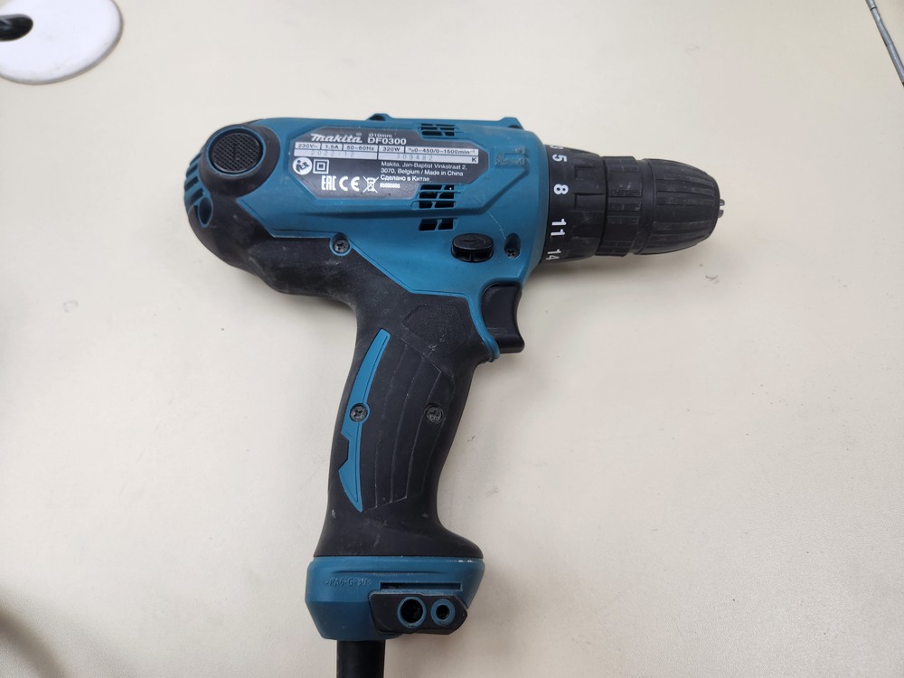 Шуруповерт Makita DF0300