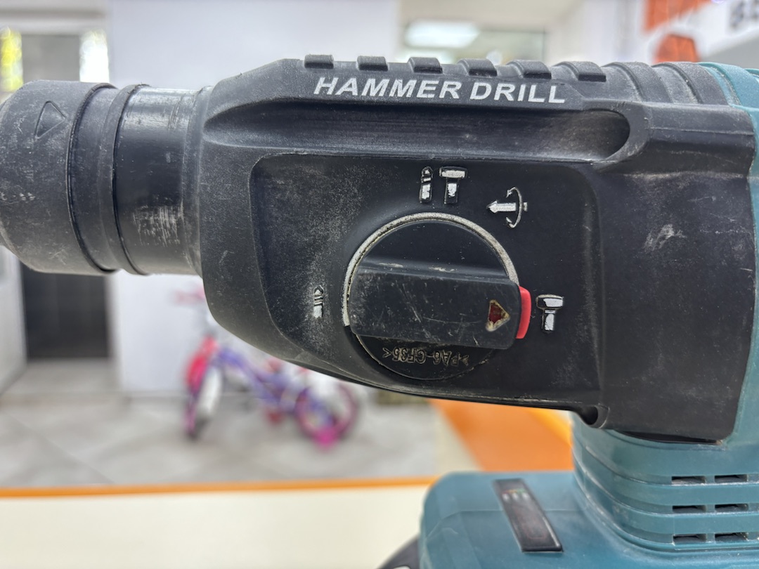 Перфоратор Makita 26V
