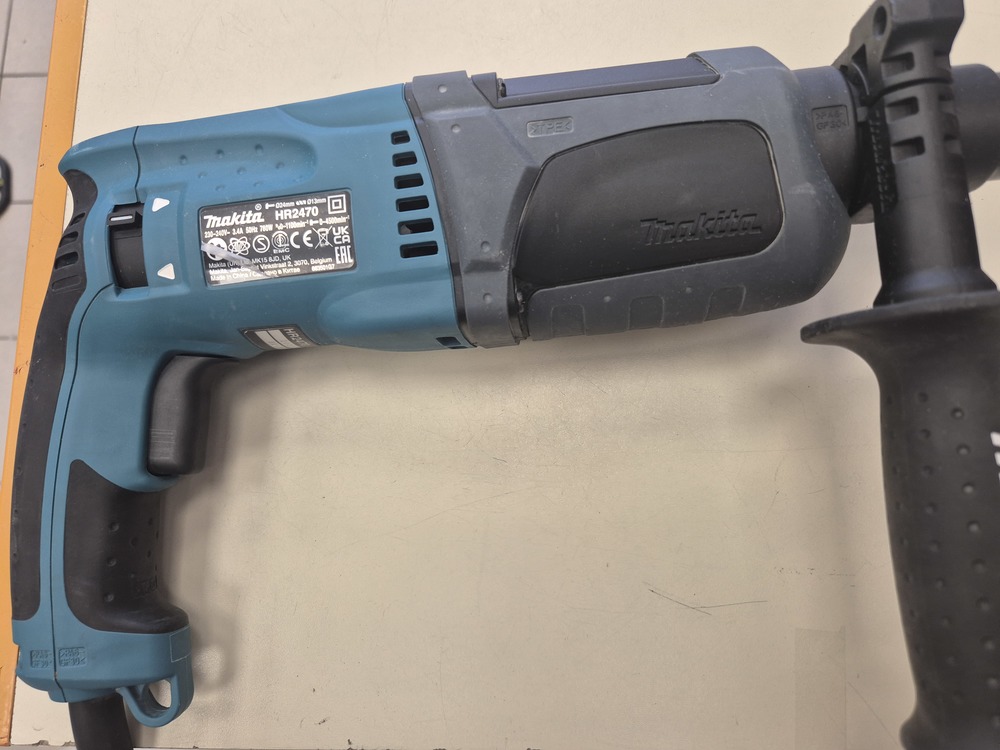 Перфоратор Makita HR2470