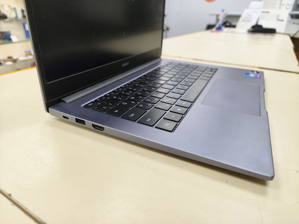 Ноутбук Honor; Ryzen 5 3500U, Radeon Vega 8, 8 Гб, 500 Гб, Нет