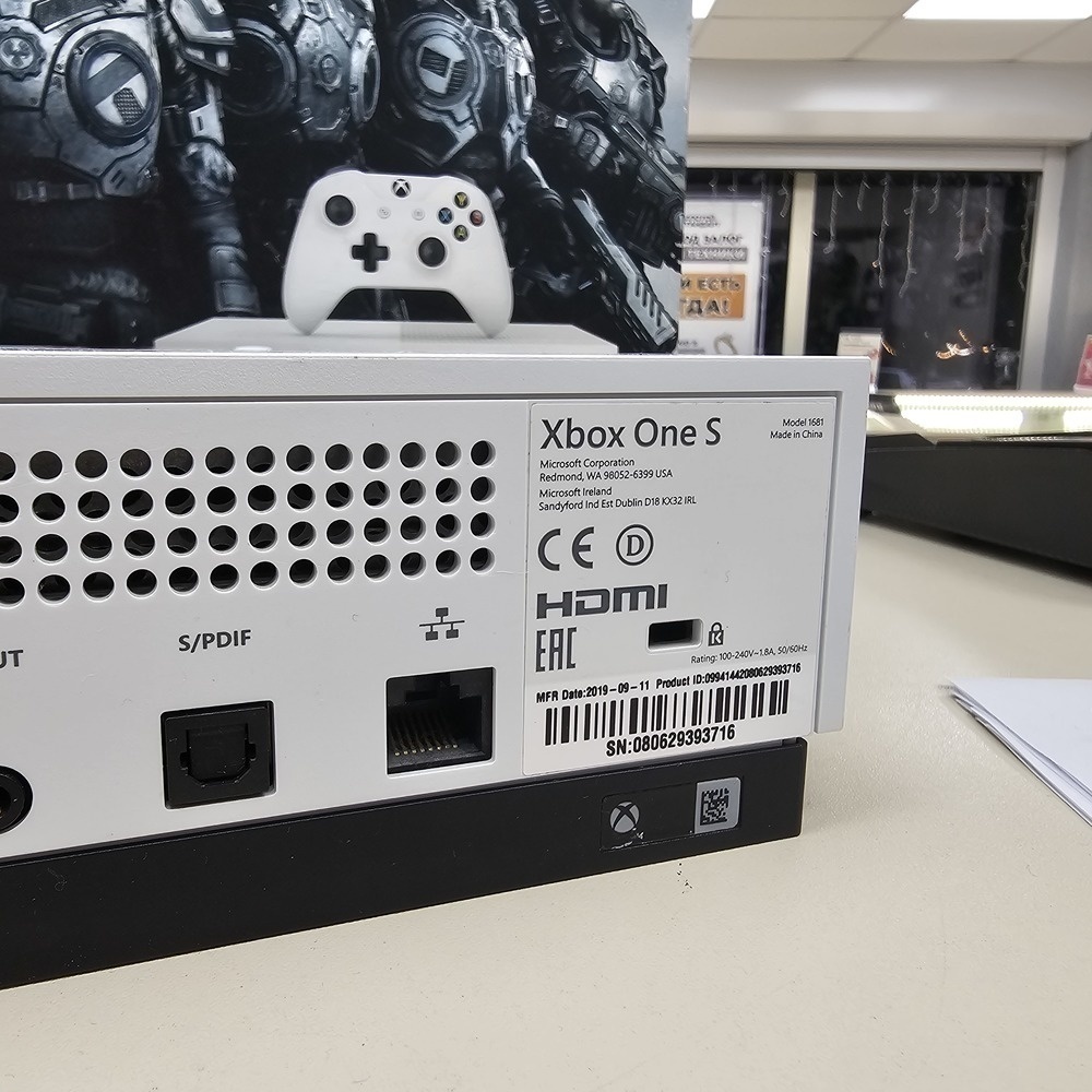 Игровая приставка Xbox One S 1TB Игровая приставка Xbox One S 1TB