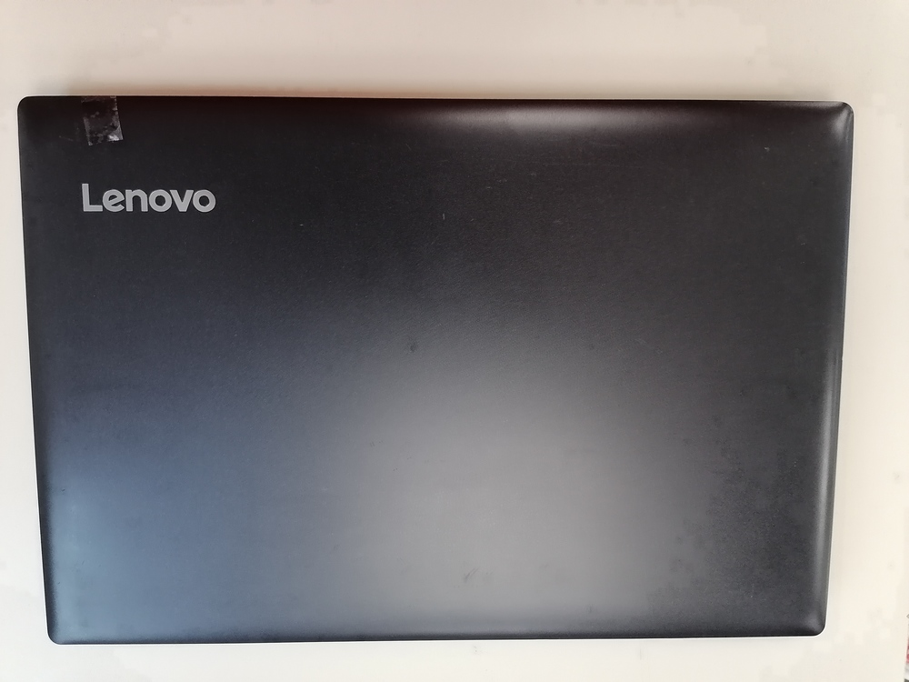 Ноутбук Lenovo v500; Core i5-7200U, Intel UHD Graphics 620, 8 Гб, Нет