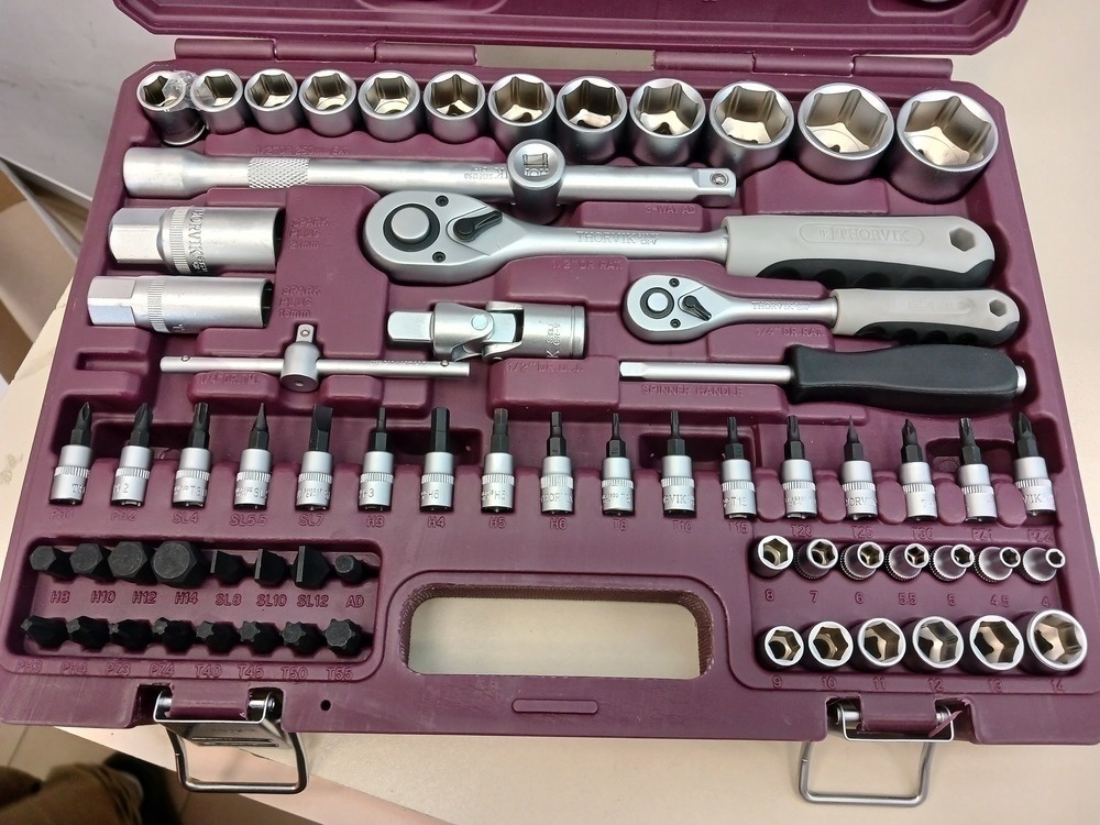 Набор инструментов Thorvik UTS0082