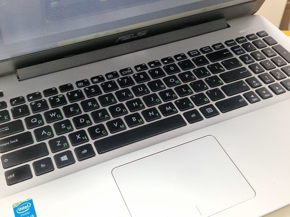 Ноутбук ASUS X555L; Core i5-4210U, GeForce 840M, 12 Гб, 256 Гб, Нет