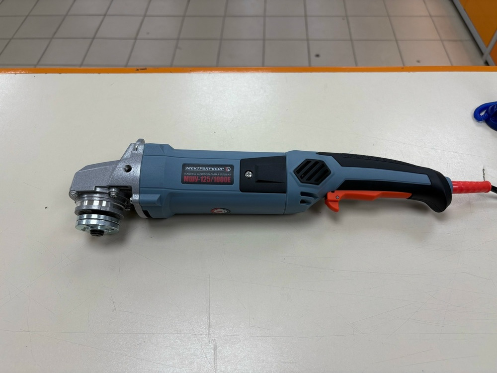 Угловая шлифмашина Электроприбор УШМ-125/1000Е