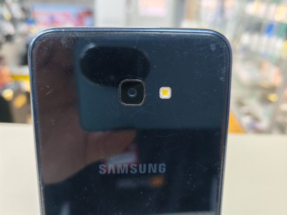 Смартфон Samsung Galaxy J4 Plus 3/32