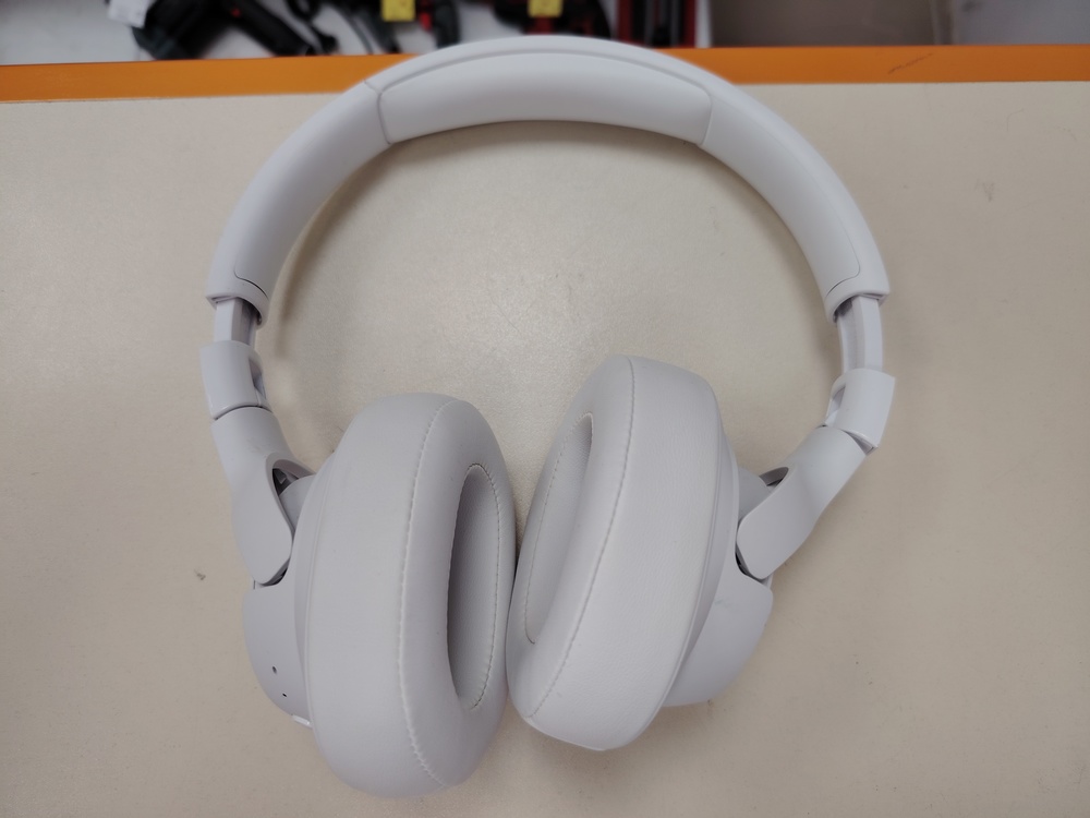 Наушники беспроводные JBL Tune 720BT;