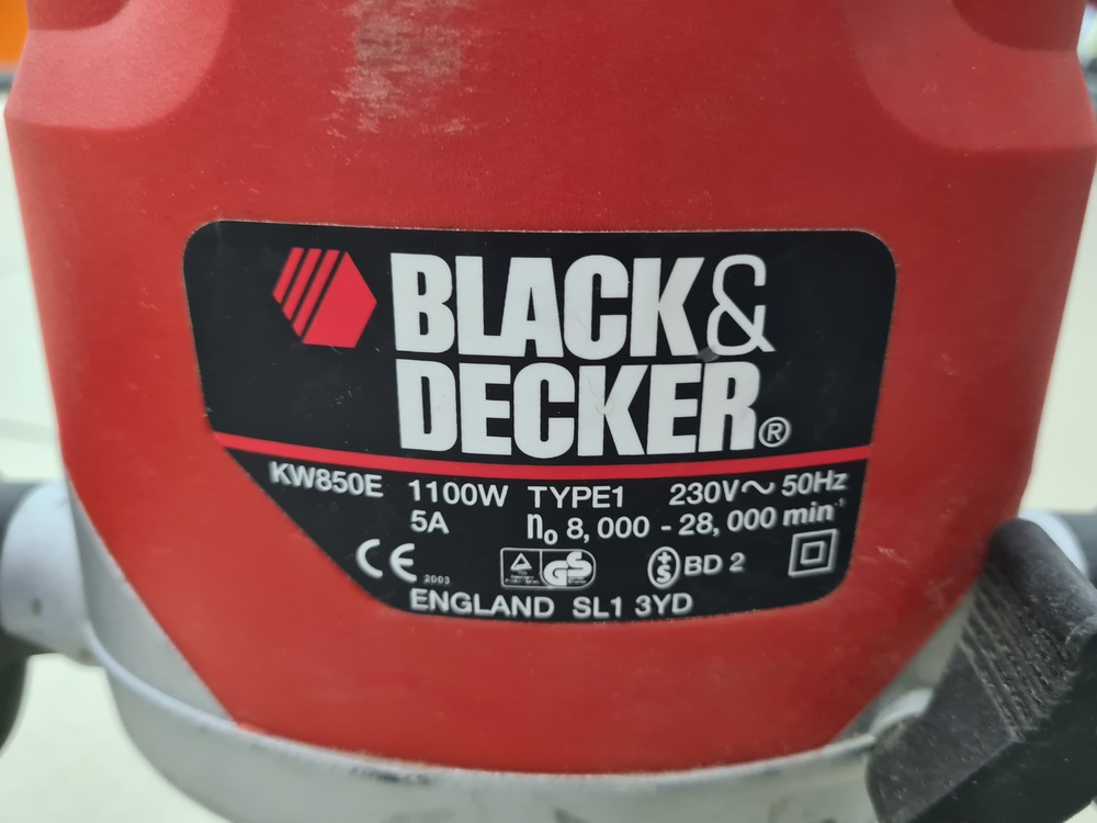 Фрезер Black & Decker KW900E