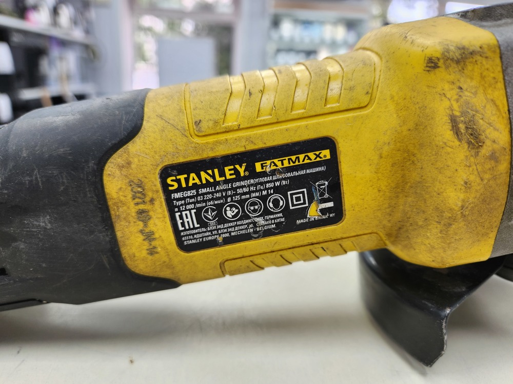 Угловая шлифмашина Stanley FMEG825