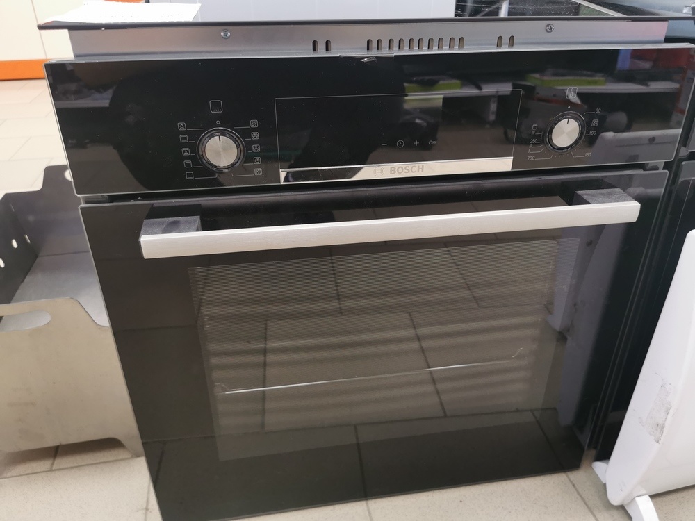 Духовой шкаф Bosch HBJ514EB0R