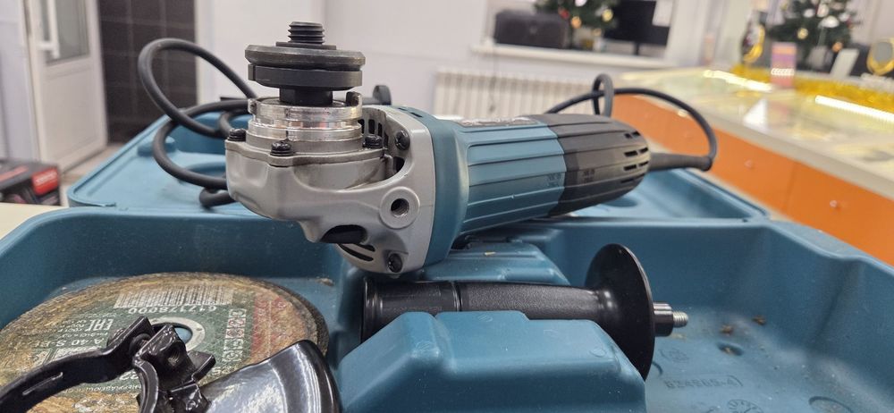 Угловая шлифмашина Makita GA5030