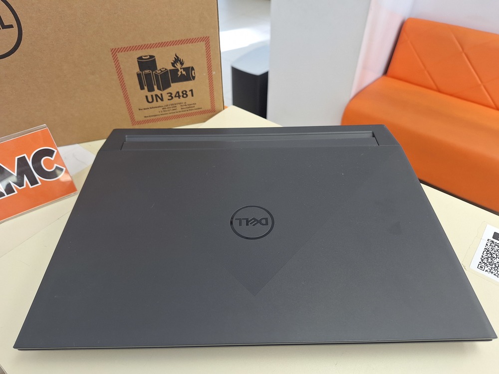 Ноутбук DELL; Core i5-10500H, GeForce GTX 1650, 8 Гб, 240 Гб, Нет