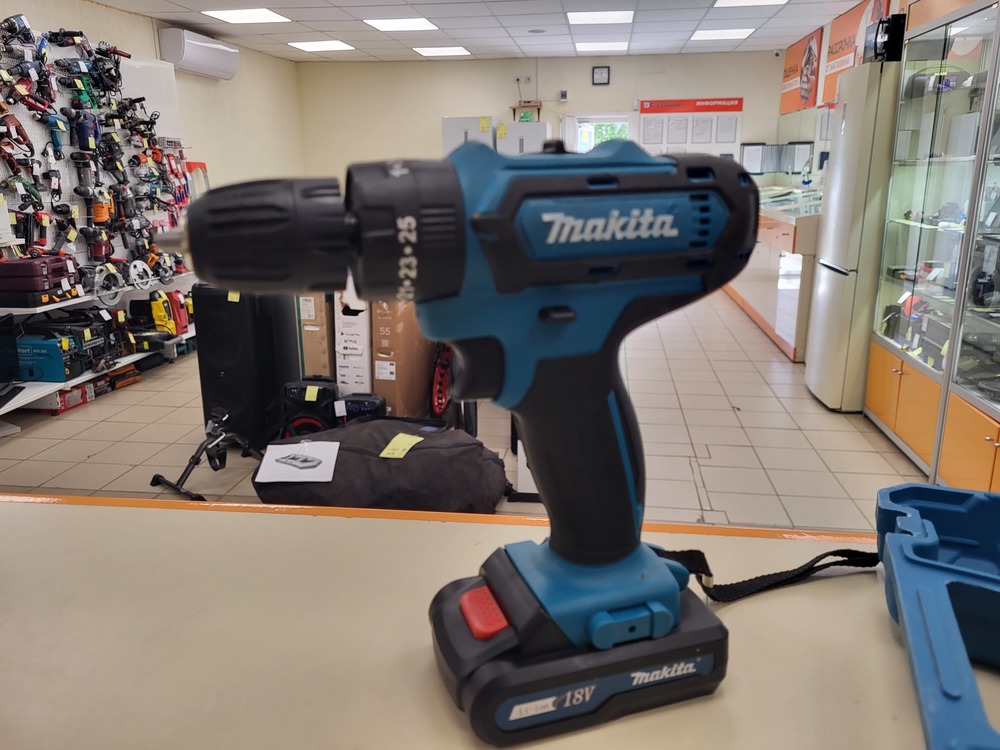 Шуруповерт Makita NO Name;