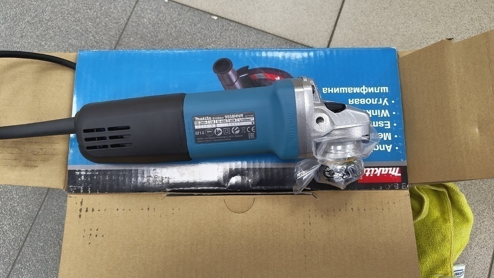 Угловая шлифмашина Makita 9558HNR