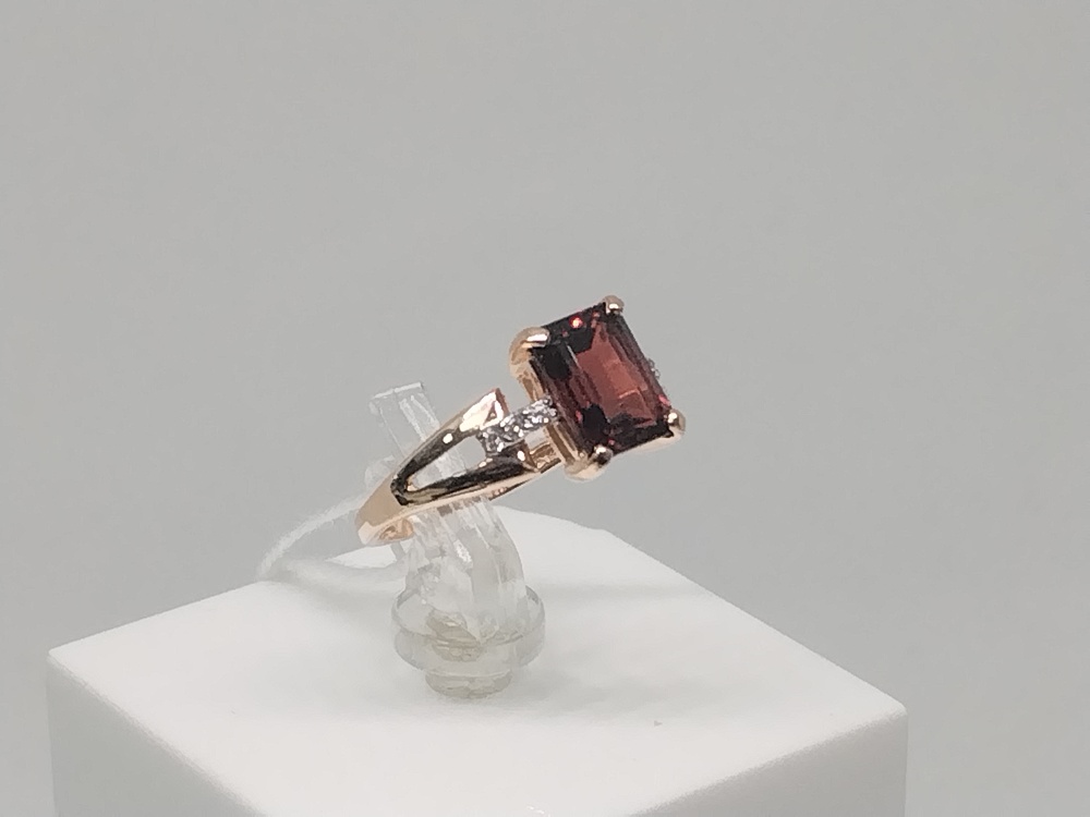 КОЛЬЦО С КАМНЯМИ (Au 585)