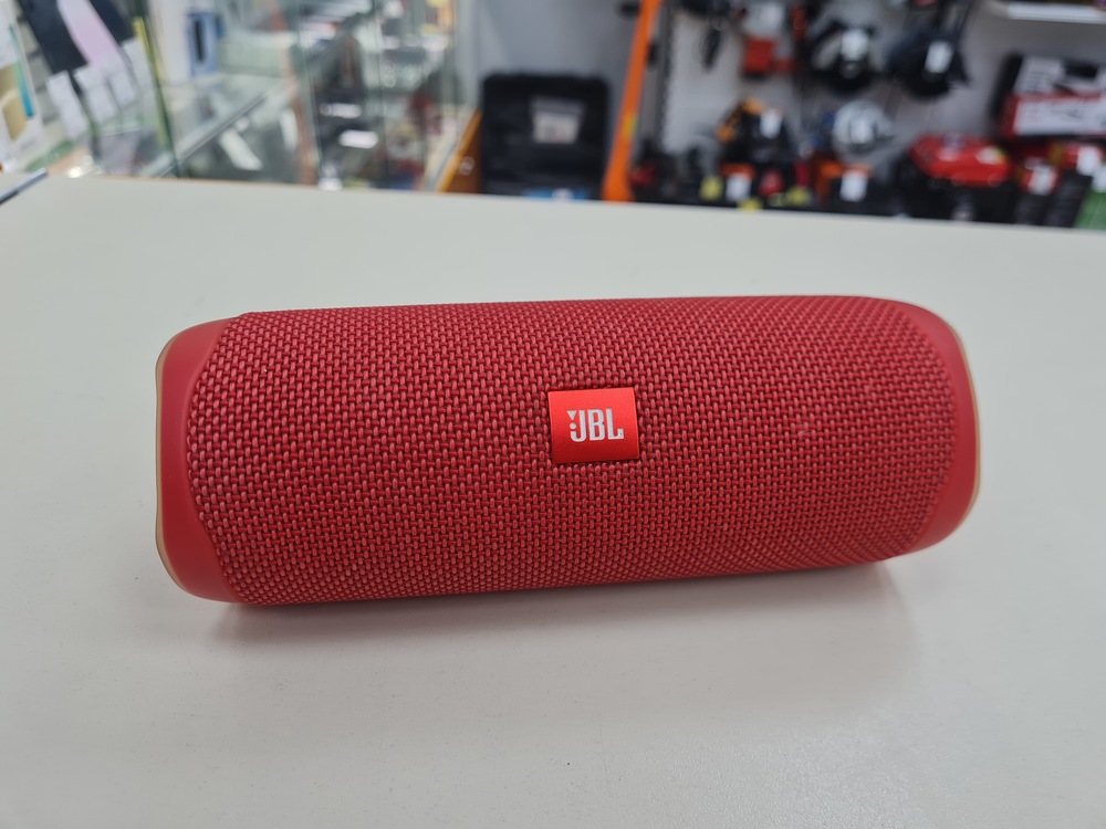 Умная колонка JBL Flip 5;