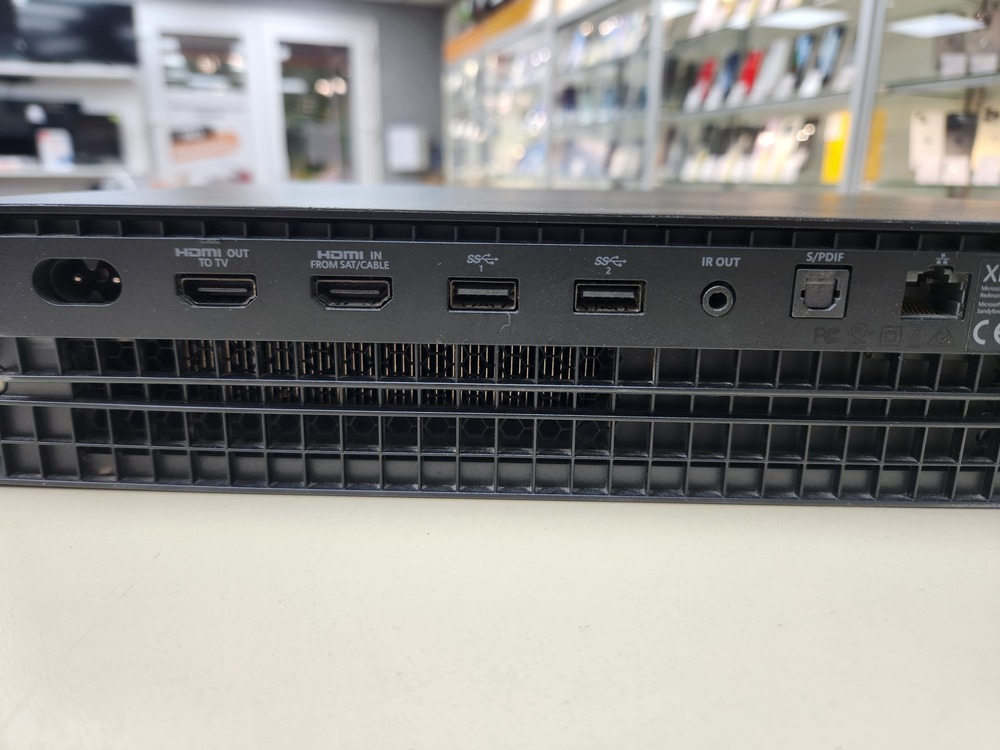Игровая приставка Xbox One X 1Tb