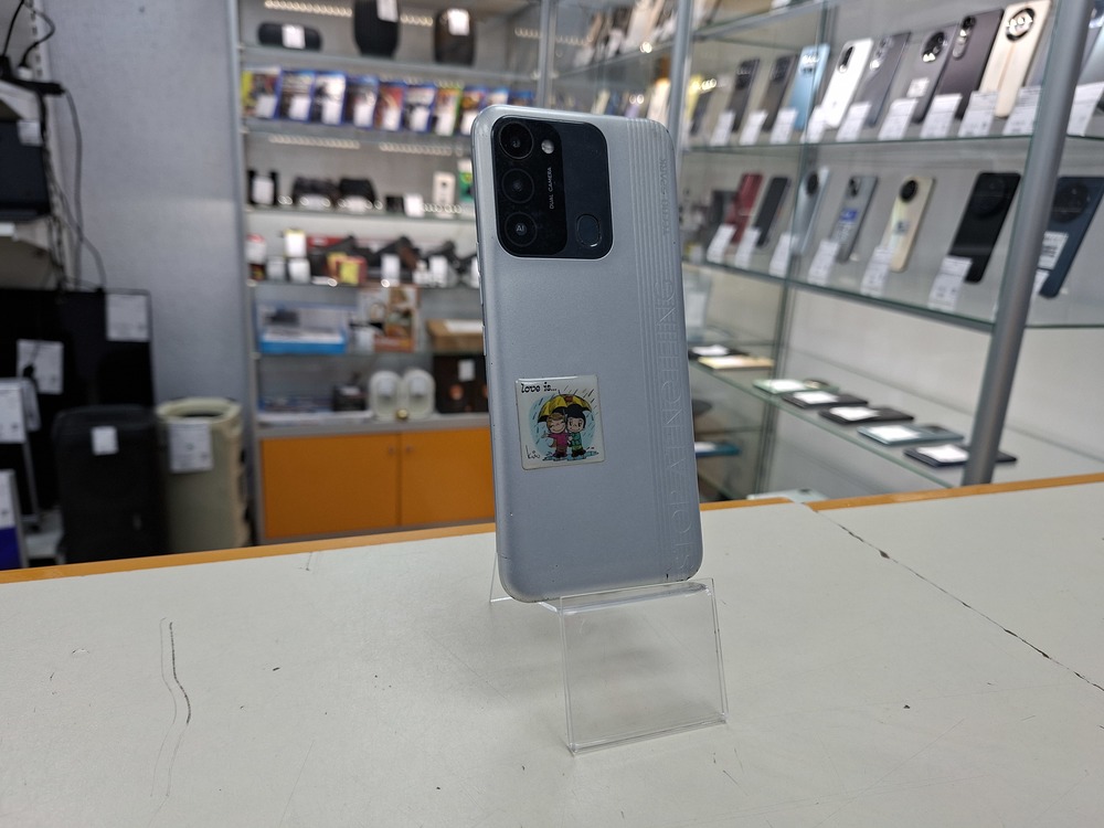 Смартфон Tecno Spark 8C 4/64