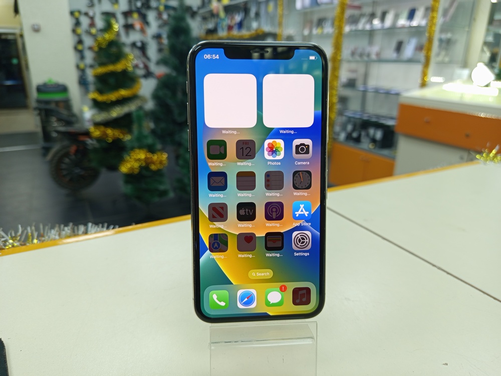 Смартфон Apple iPhone X 64Gb