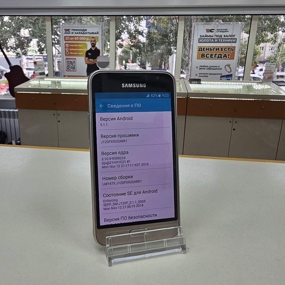 Смартфон Samsung Galaxy J1 2016 1/8