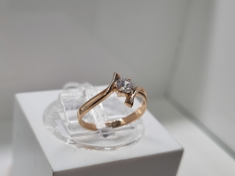 КОЛКМ585 КОЛЬЦО С КАМНЕМ (Au 585) КОЛКМ585 КОЛЬЦО С КАМНЕМ (Au 585)