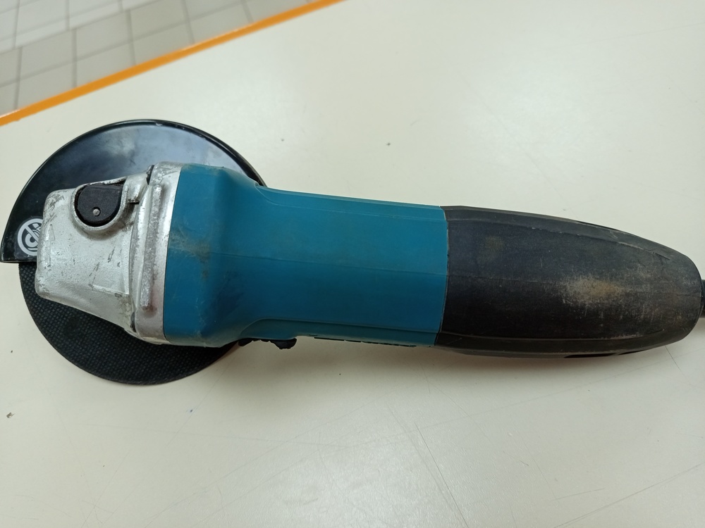 Угловая шлифмашина Makita GA5030R