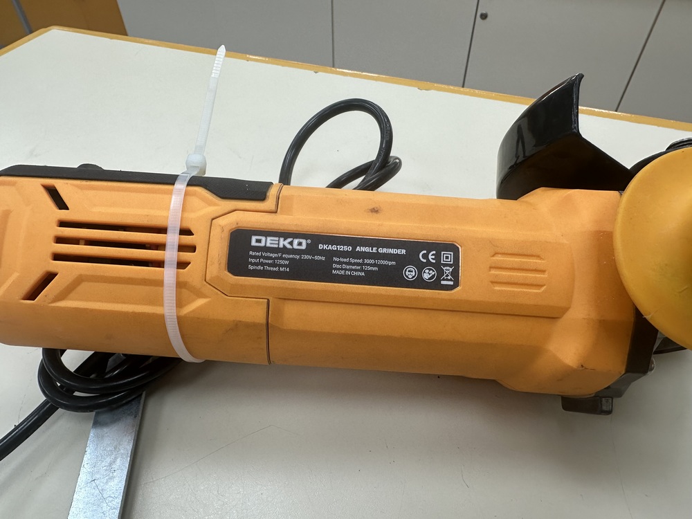 Угловая шлифмашина Вихрь УШМ-125/900