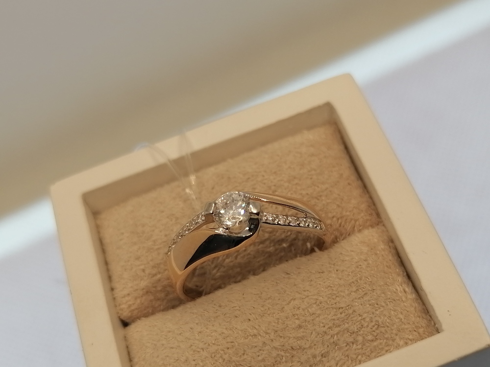 КОЛЬЦО С КАМНЯМИ (Au 585)