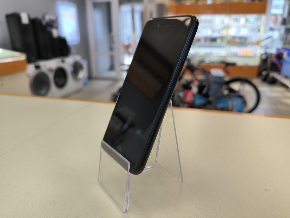 Смартфон Apple iPhone SE 2020 64Gb