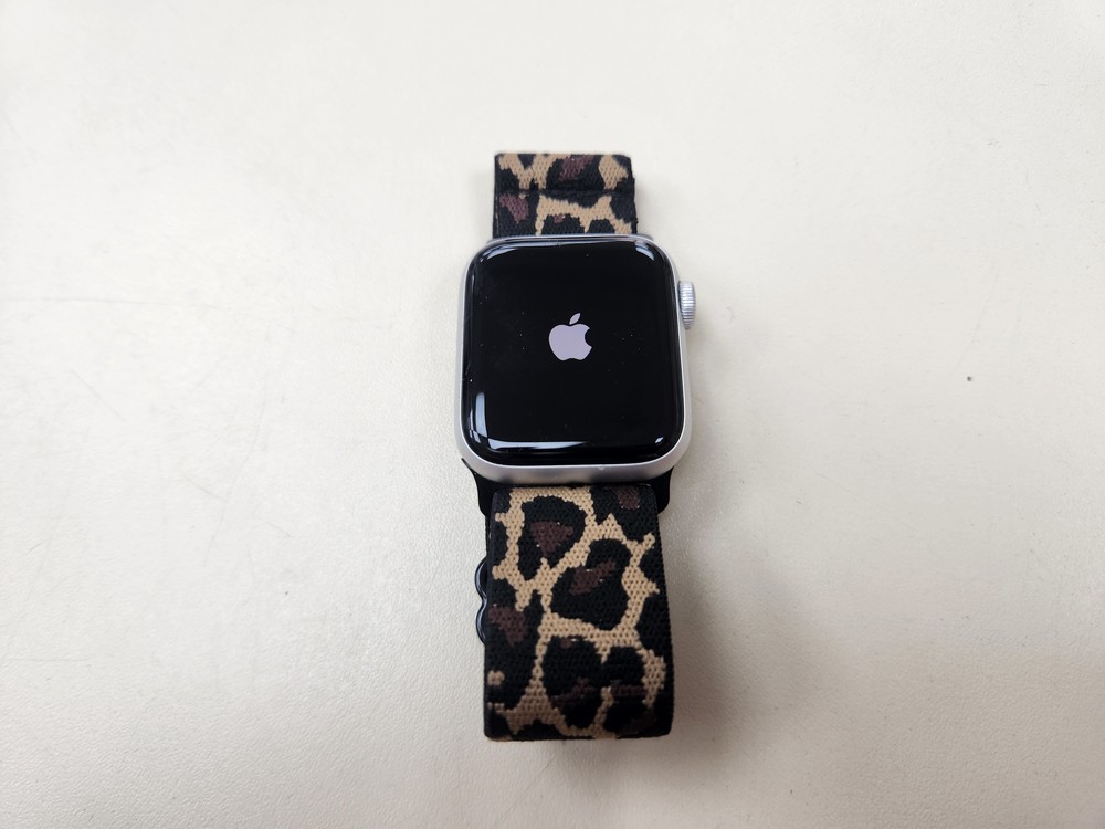 Смарт-часы Apple Watch SE 2020 40mm