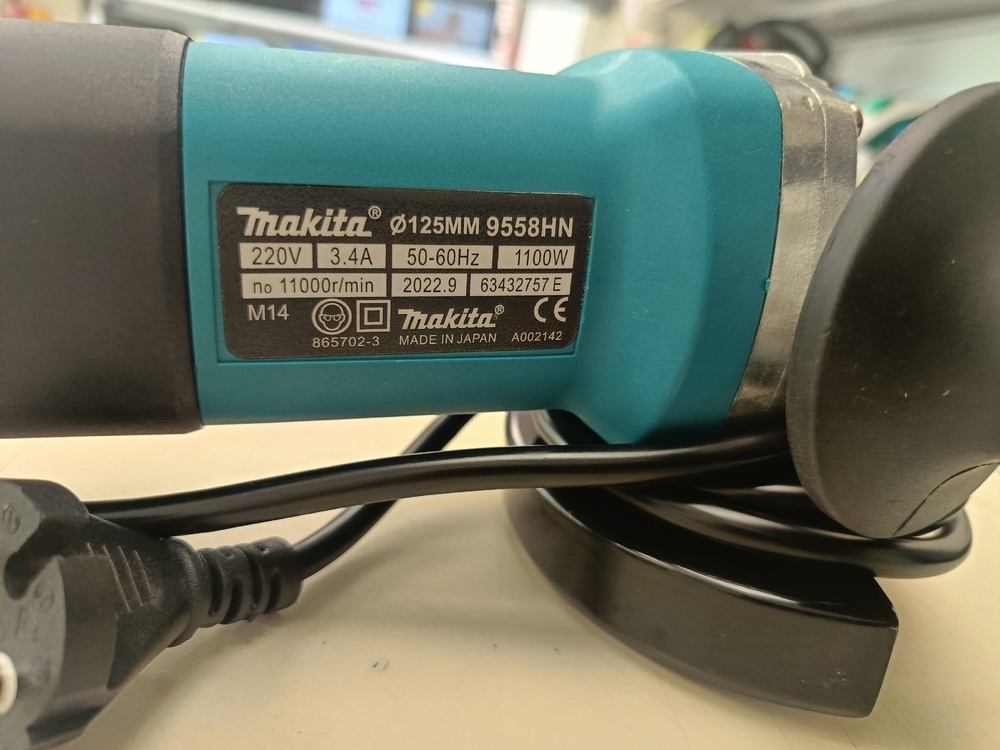 Угловая шлифмашина Makita 9558HN