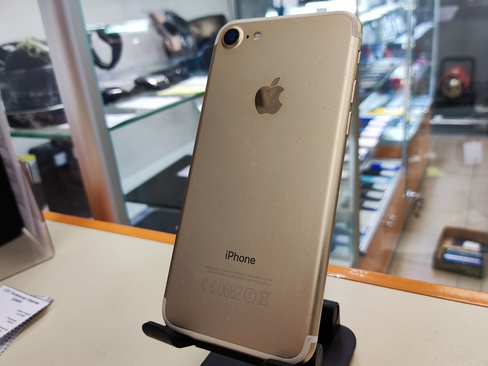 Смартфон Apple iPhone 7 32Gb