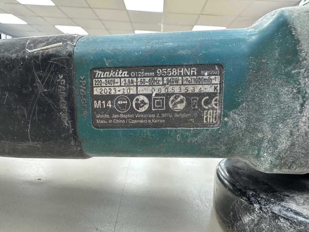 Угловая шлифмашина Makita 9558HM