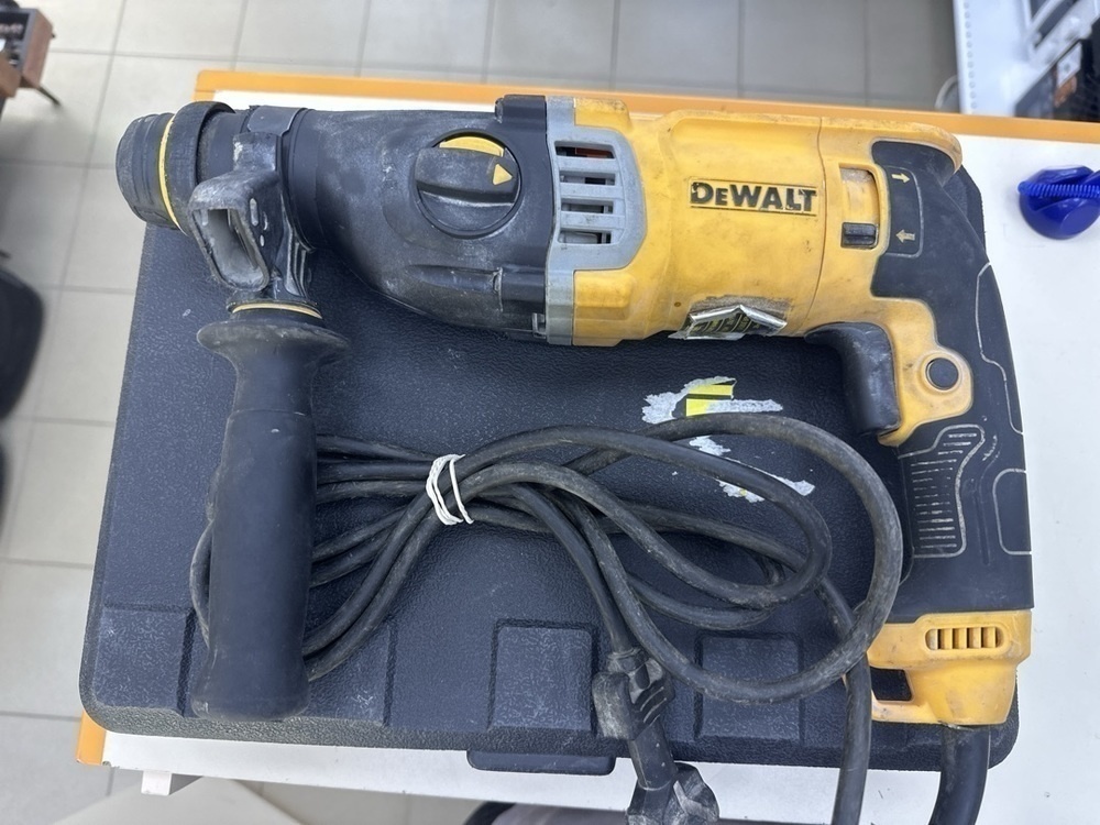 Перфоратор Dewalt D25143K