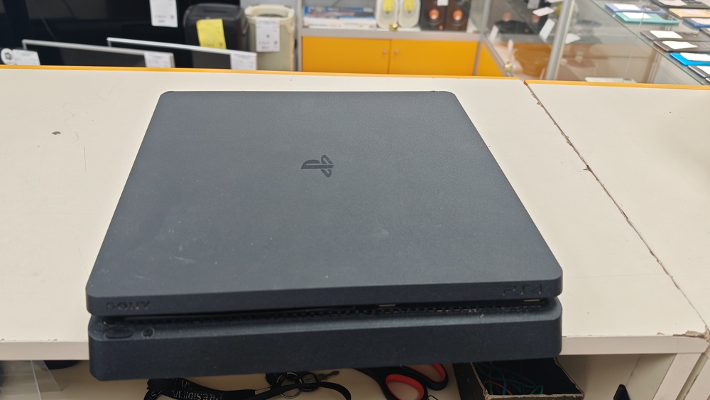 Игровая приставка PlayStation 4 1Tb